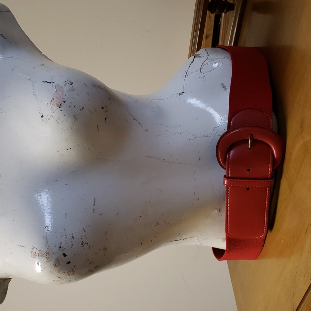 Red elastic waist buckle belt.